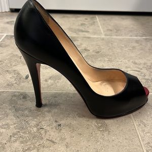 Christian Louboutin Very Privé in Black Matte Leather (38)